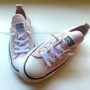 Converse pink elastic pull on sneakers size 5.5 new without tags